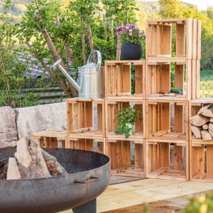 universell verwendbare und stapelbare Holzkiste